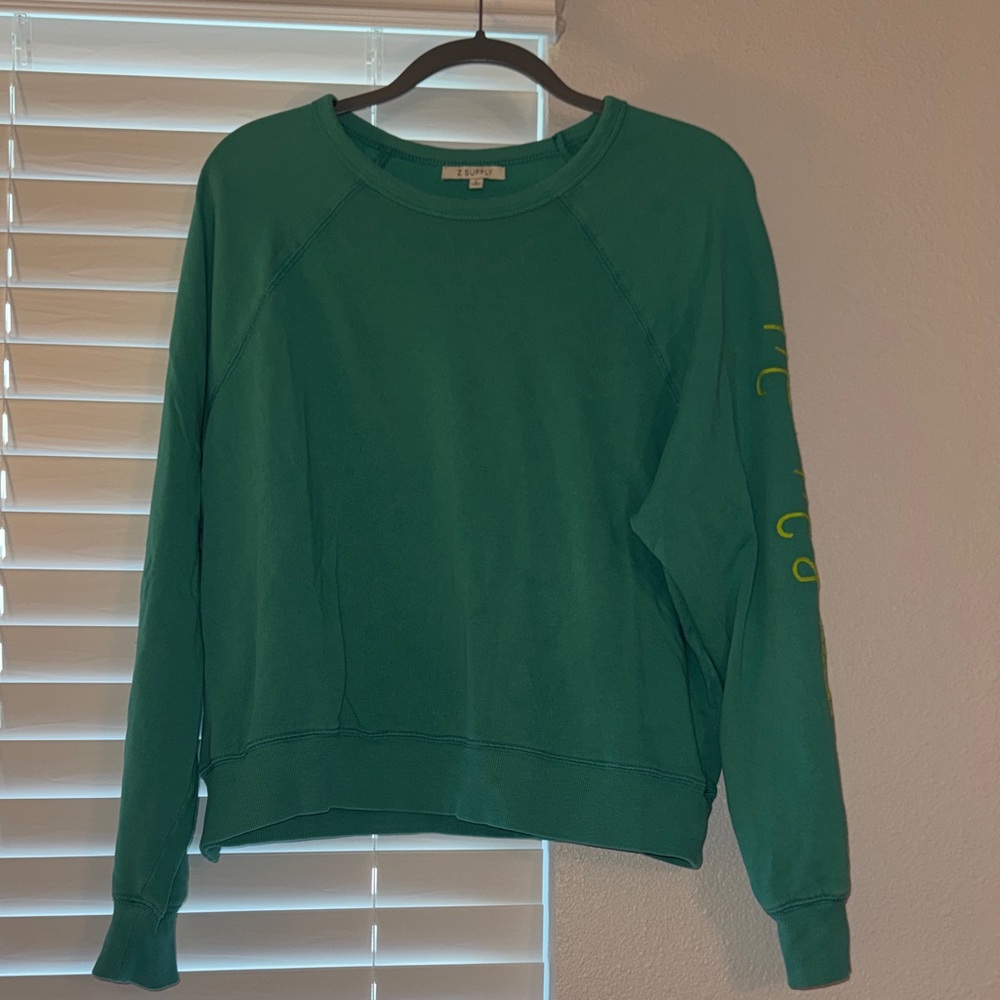 Mas Margaritas Green Crewneck Sweatshirt with Sleeve Graphic